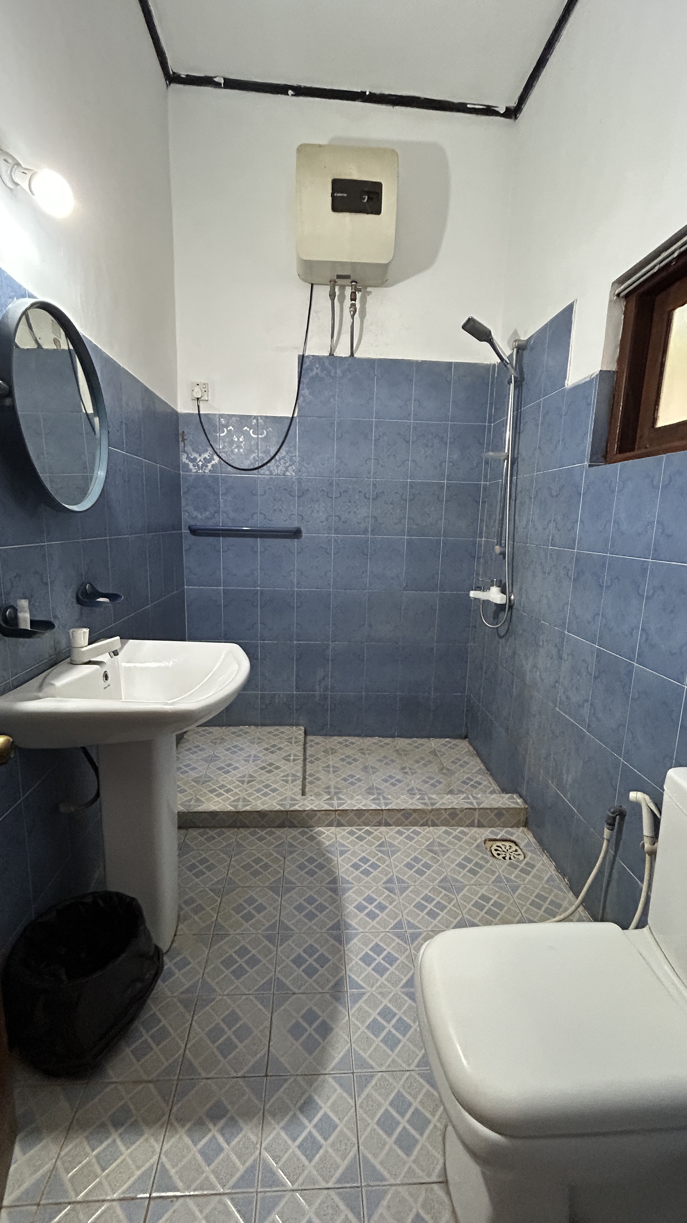 Deluxe Room Bathroom
